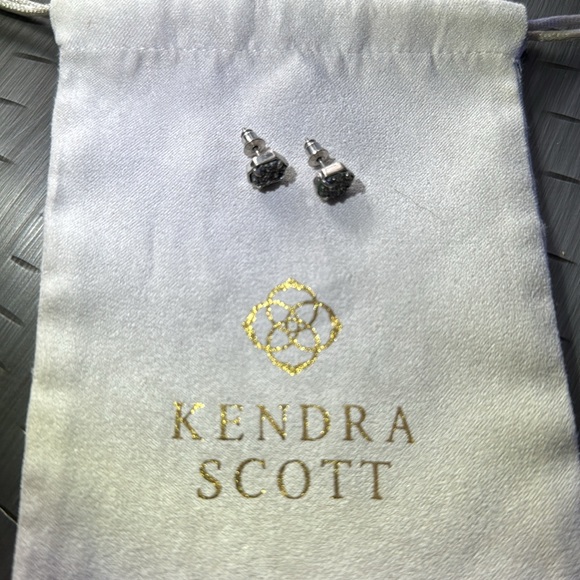 Kendra scott posts - Picture 2 of 7